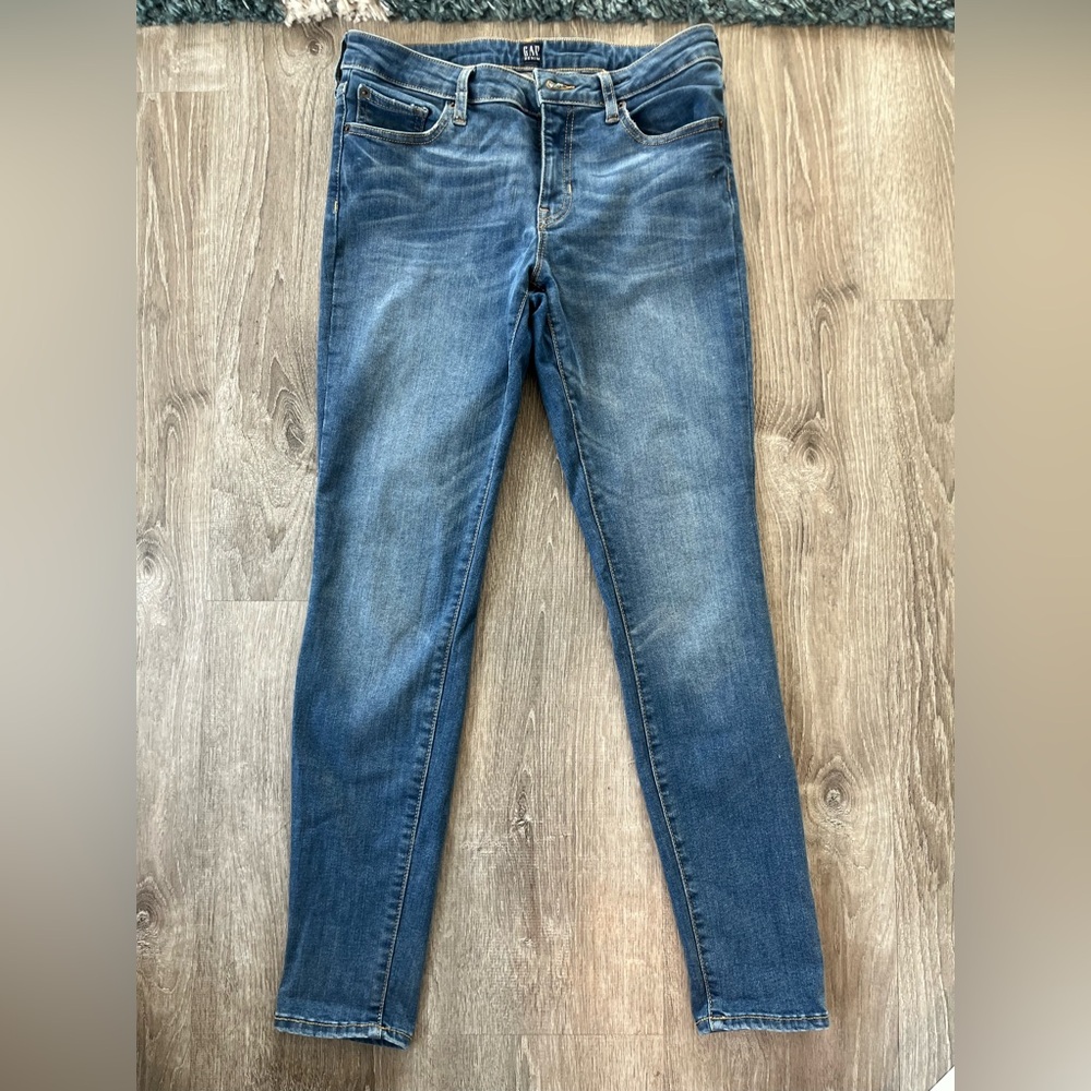 GAP Brand women’s legging jeans. Size 29R.
